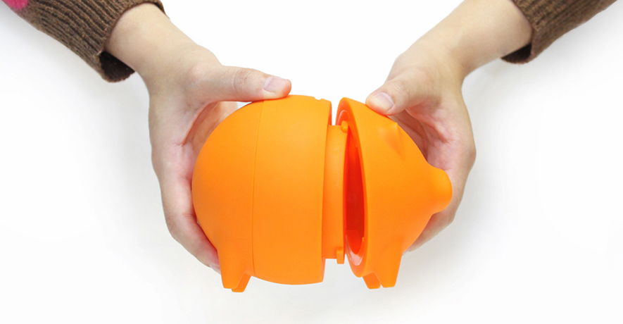 開薪小豬 Lucky Bank-Piggy<br/>
商品規格:  L13.5 x Ø10.5、商品材質:  PVC<br/>
款式: 藍/灰/咖/紫/紅/粉紅/黑/桔