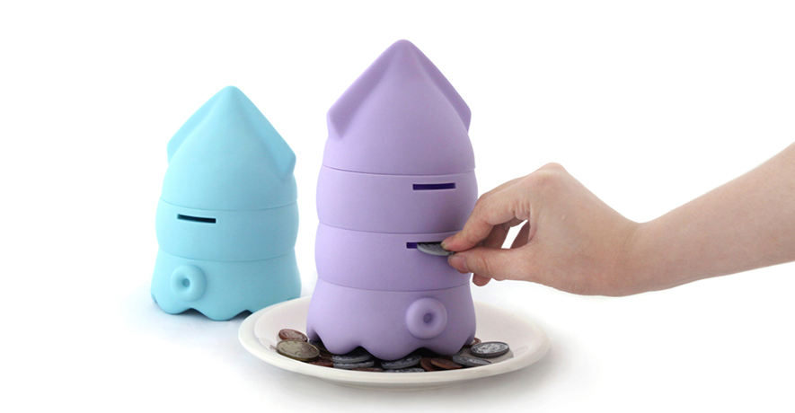 開薪小魷 Lucky Bank-Tubee<br/>
商品規格:  L16.5 x W10.5、商品材質:  PVC<br/>
款式: 灰/咖/紅/粉紅/桔