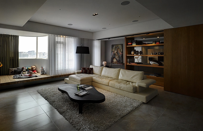 輕食區中島利用清水模板及深灰人造石結合,呈現空間層次。